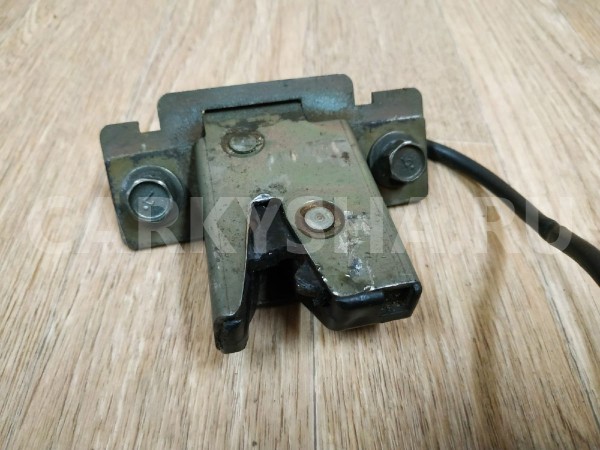 Замок багажника Nissan Primera 