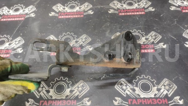 Кронштейн гидроусилителя руля Hyundai Tucson 1 Hyundai Tucson оригинальный номер 572262D010