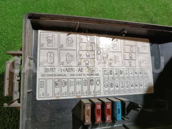 Блок предохранителей подкапотный Ford Focus 