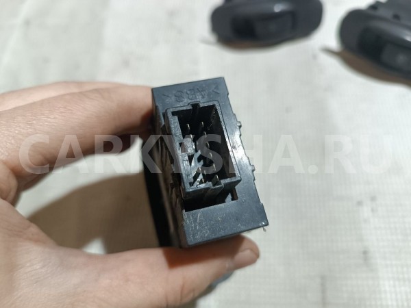 Кнопка стеклоподъемника Mitsubishi Galant оригинальный номер MB962804