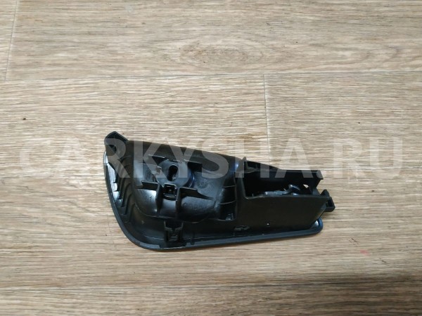 Ручка двери внутренняя левая Ford Focus оригинальный номер AM51U22601BEW