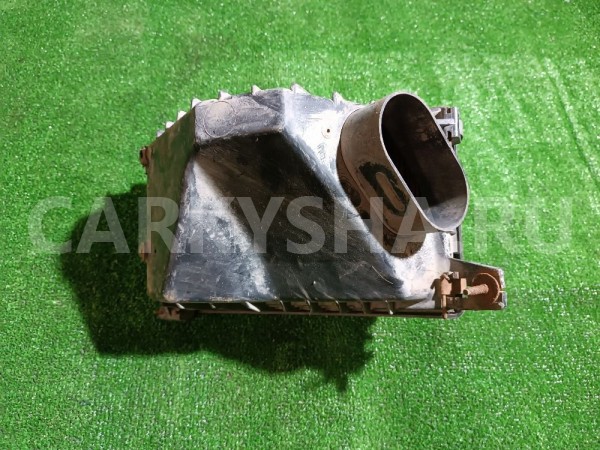 Корпус воздушного фильтра Nissan Avenir 