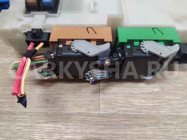 Блок предохранителей салонный Land Rover Freelander 