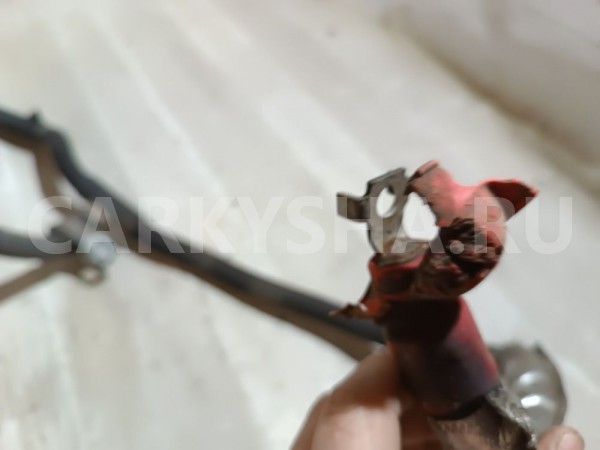 Провод аккумулятора плюсовой Land Rover Range Rover оригинальный номер YTA500390