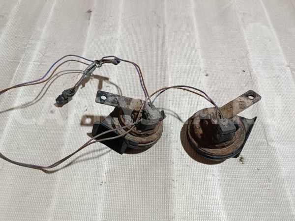 Сигнал звуковой BMW 5er оригинальный номер 61331384749