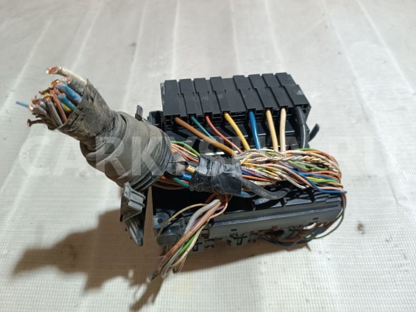 Блок предохранителей подкапотный Citroen C3 