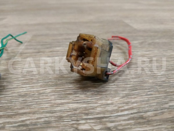 Разъем фары Toyota Avensis 