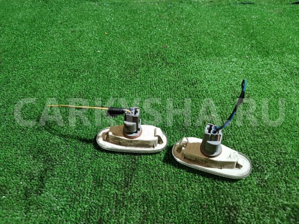 Повторитель на крыло белый Ssang Yong Rexton оригинальный номер 8340008010