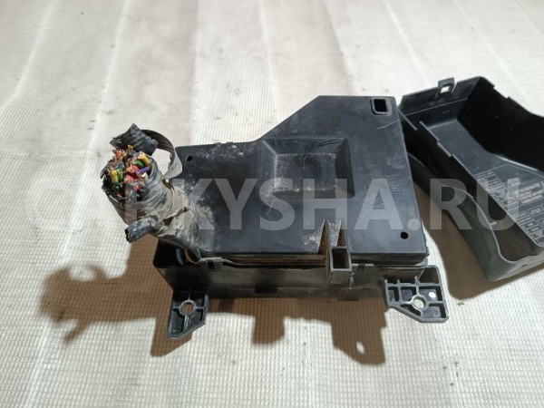 Блок предохранителей подкапотный Volvo S40 оригинальный номер 30859714