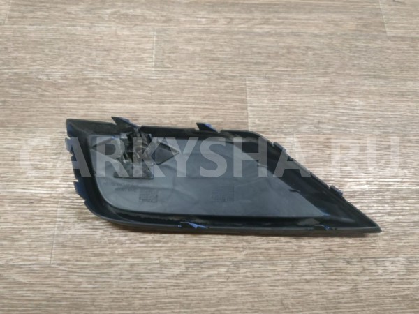 Решетка в бампер правая Volkswagen Tiguan 