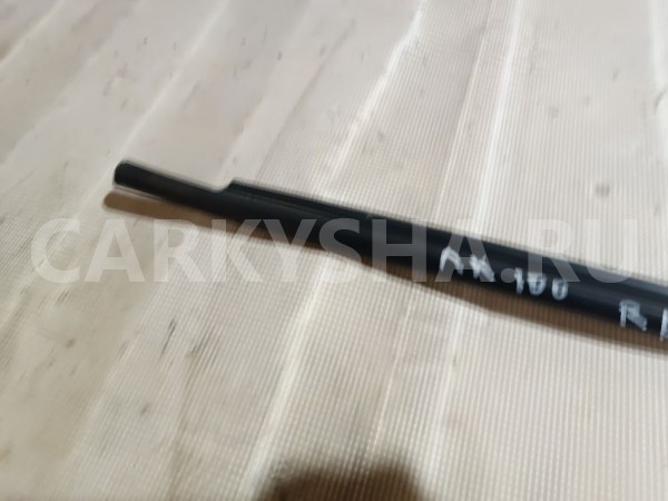 Накладка стекла заднего левого Toyota Land Cruiser 