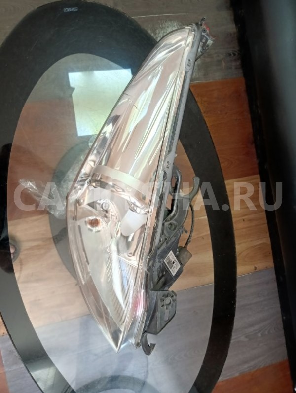 Фара галоген Peugeot 3008 2010-2017 9685472680, правая Peugeot 3008 