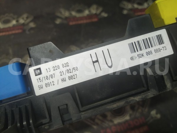 Блок предохранителей салона Opel Astra H GTC Opel Astra оригинальный номер 13220832