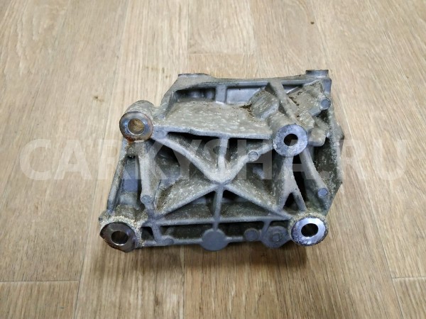 Кронштейн топливного фильтра Land Rover Freelander оригинальный номер 9656597780