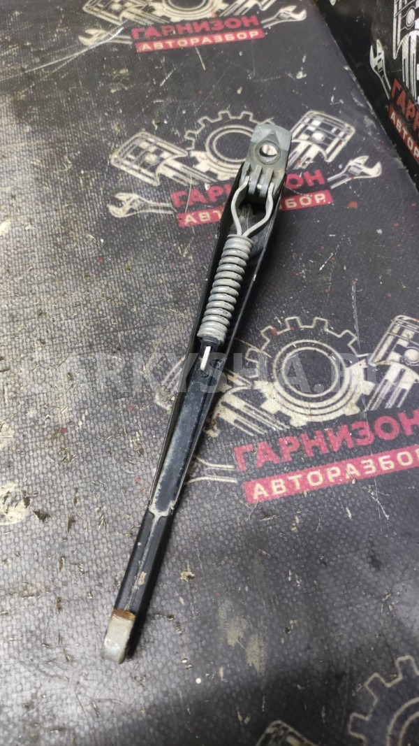 Поводок стеклоочистителя задний Форд Фокус 3 Ford Focus оригинальный номер 1786301