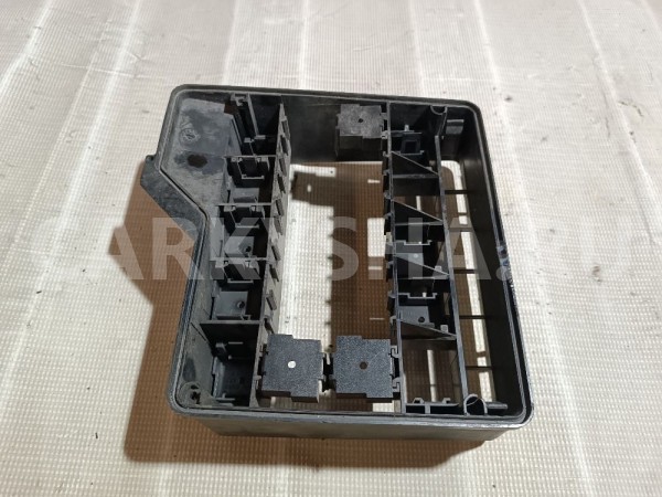 Корпус блока предохранителей подкапотного BMW 5er 