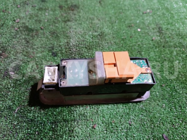 Блок управления стеклоподъемниками Suzuki Cultus оригинальный номер 3799060GA05ES