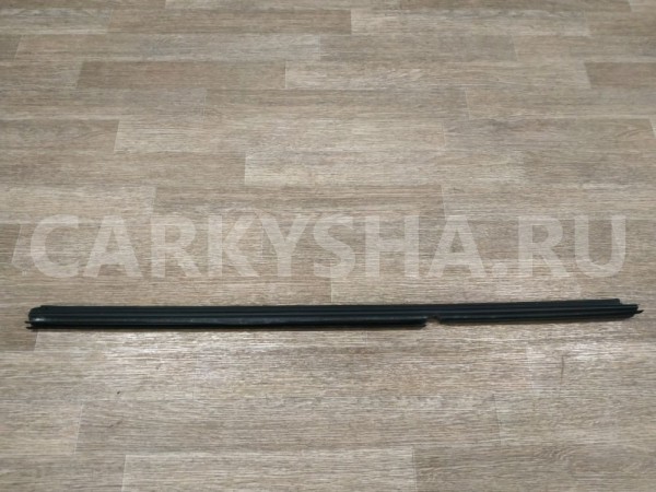 Накладка стекла заднего левого Toyota Avensis 