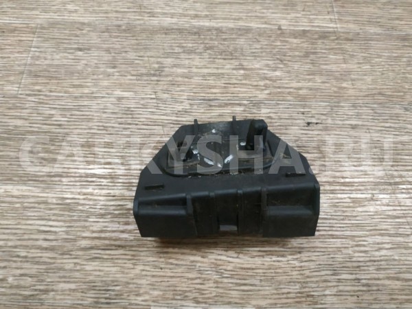 Кронштейн заднего бампера левый Toyota Avensis 