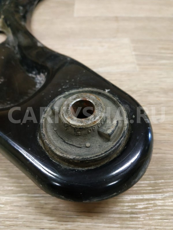 Рычаг передний правый Peugeot 207 оригинальный номер 3521.N8